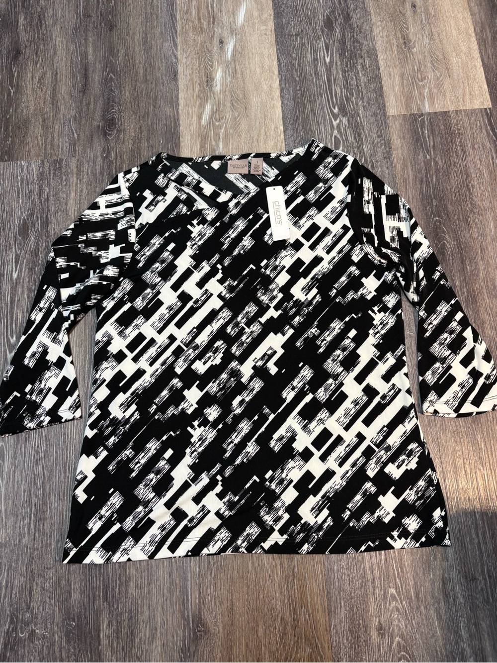 Chico's Black and White Abstract Print Long Sleeve Top - Casual fit; Going out